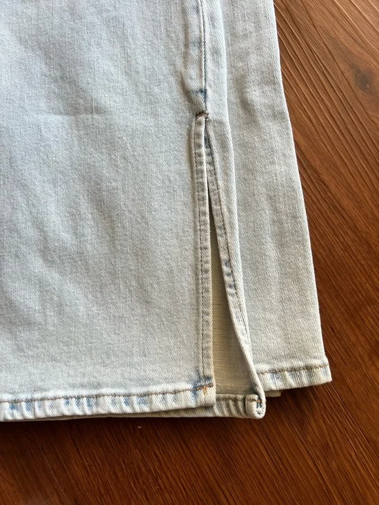 Abercrombie & Fitch Ultra High Rise Slim Straight Light Wash Jeans Size 8XS NEW - Picture 4 of 6